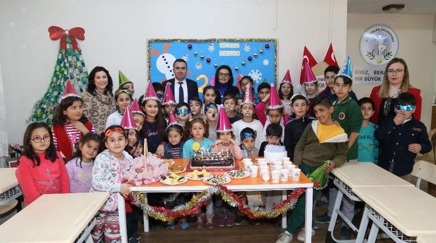 Efeler K&uuml;lt&uuml;r Sanat Evleri&rsquo;nde Yeni Yıl Coşku İle Karşılandı