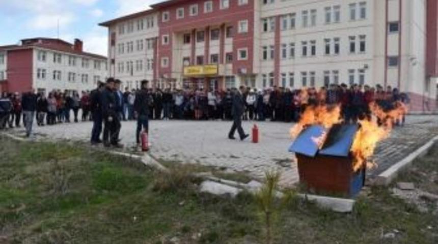 Aslanapa Anadolu Lisesi’nde Yangın Tatbikatı