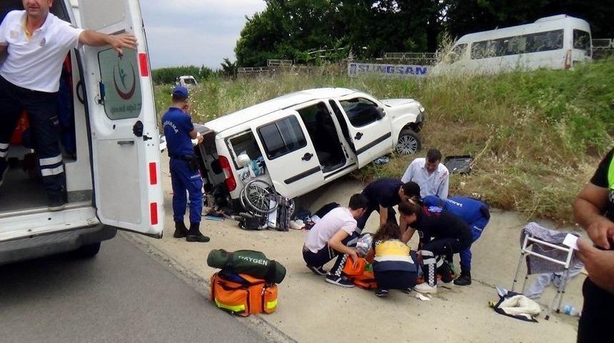Bayram D&ouml;n&uuml;ş&uuml; Yapılan Kazada Baba Oğul Yaralandı