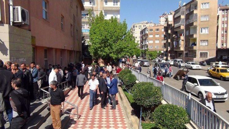 Ekmek Değil, İş Kuyruğu G3