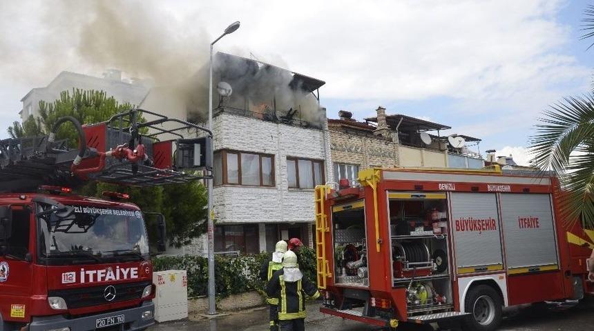 Dubleks Evin Çatı Katı Yangında Kullanılamaz Hale Geldi