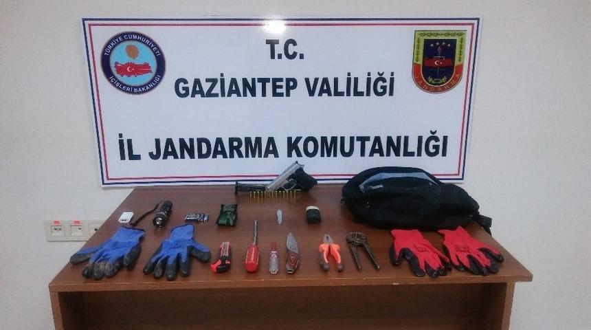 Hırsızlık Yaparken Kullandığı Malzemelerle Huzur Operasyonunda Yakalandı