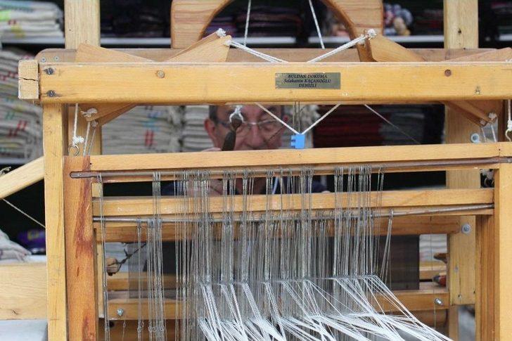 60 Yıldır Dokumaya Devam Ediyor G1