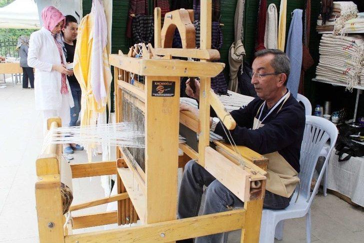 60 Yıldır Dokumaya Devam Ediyor G2