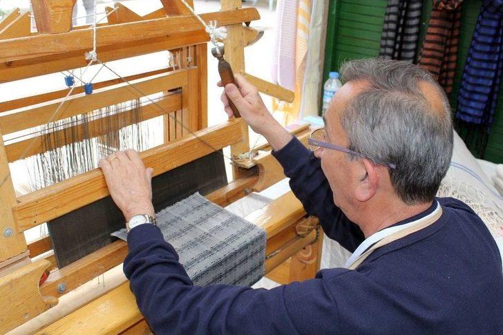 60 Yıldır Dokumaya Devam Ediyor G5