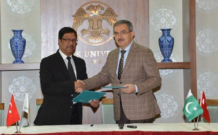 Pakistanlı Öğrencilerden, Selçuk Üniversitesi’ne Ziyaret G2