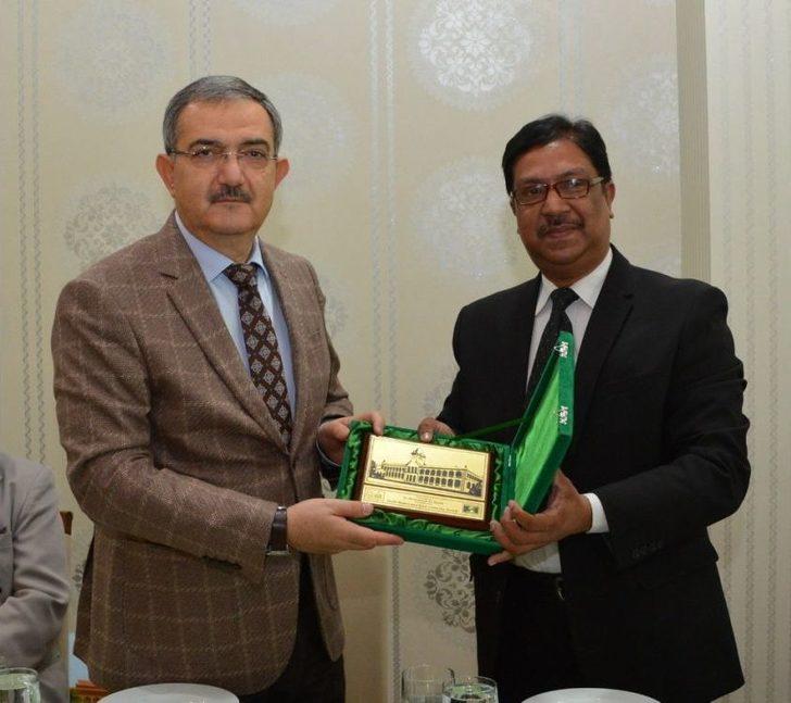 Pakistanlı Öğrencilerden, Selçuk Üniversitesi’ne Ziyaret G3