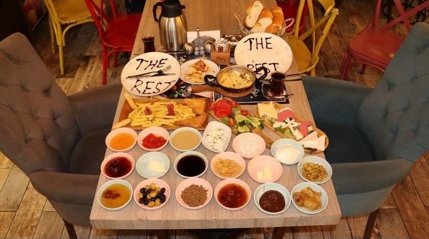 The Rest Coffee&rsquo;den Zengin Kahvaltı Sofrası