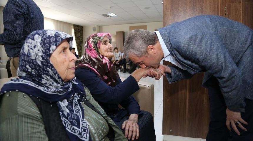 Tahmazoğlu, Vatandaşlarla Bayramlaştı