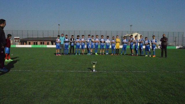 Kars’ta Liselerarası Futbol Turnuvasında Şampiyon Alparslan Anadolu Lisesi