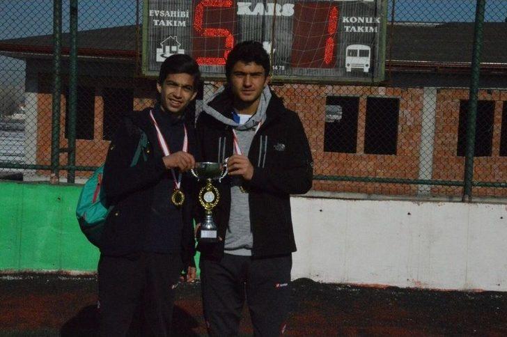 Kars’ta Liselerarası Futbol Turnuvasında Şampiyon Alparslan Anadolu Lisesi G4