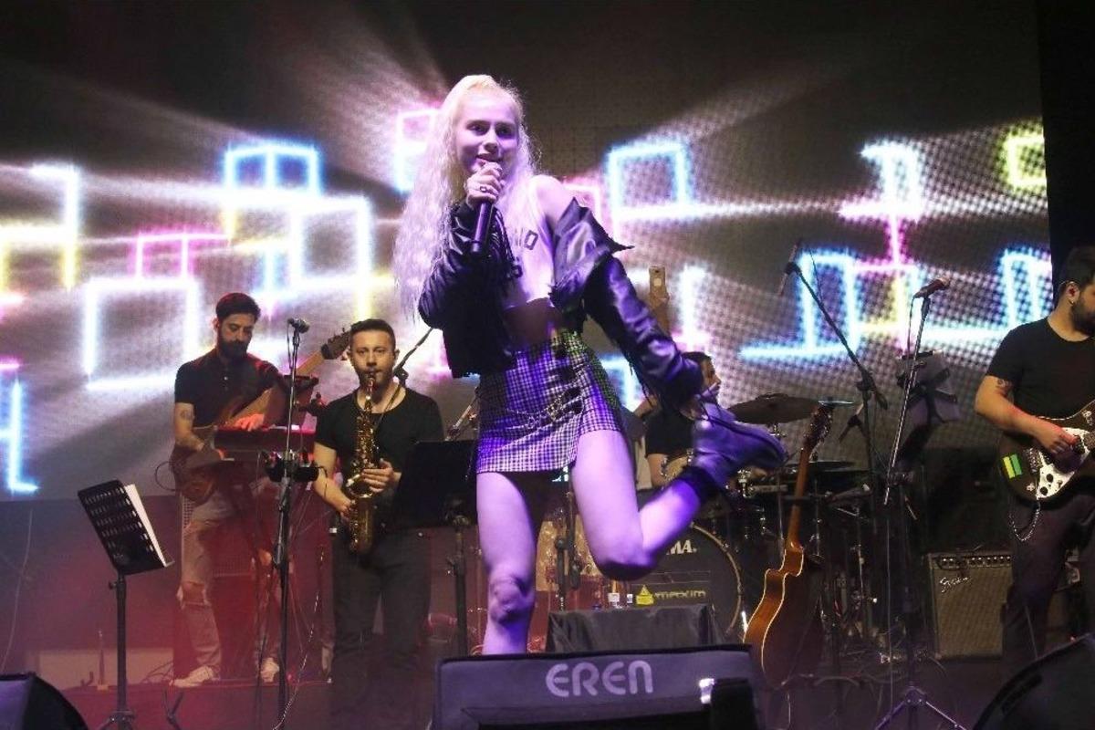 23 Nisan&rsquo;a Bayraklı&rsquo;da Coşkulu Kutlama