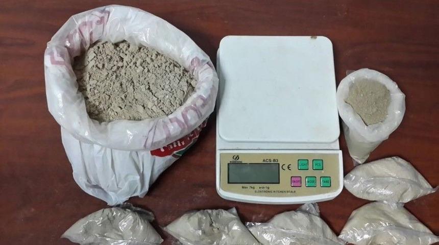 Adana’da Yeni Yıl Öncesi Uyuşturucu Satıcılarına Operasyon: 63 Kişi Tutuklandı