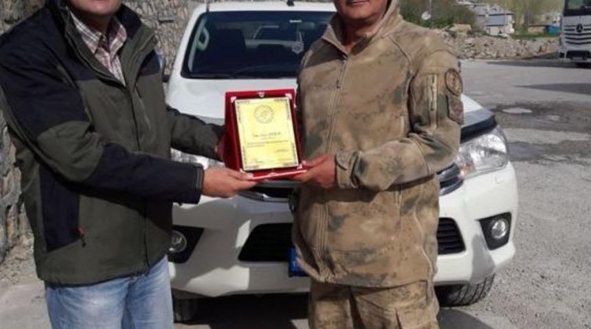 Jandarmaya Teşekk&uuml;r Plaketi