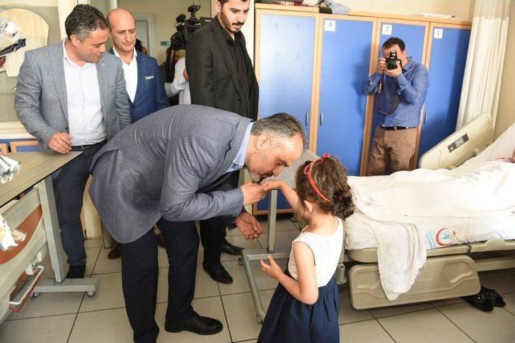 Alinur Aktaş’tan Hastalara Bayram Ziyareti G3