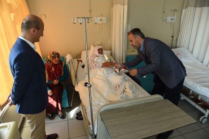 Alinur Aktaş’tan Hastalara Bayram Ziyareti G4