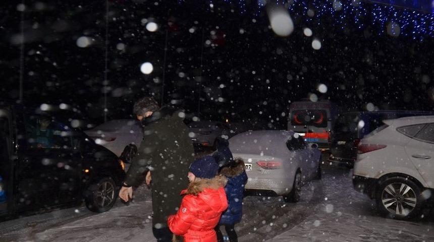 Uludağ’da Fırtına Tatilcilere Böyle Zor Anlar Yaşattı