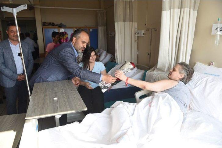 Alinur Aktaş’tan Hastalara Bayram Ziyareti G5