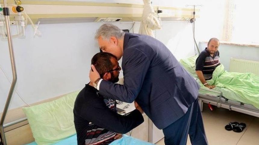 Vali Toprak Yaralı Askerleri Ziyaret Etti