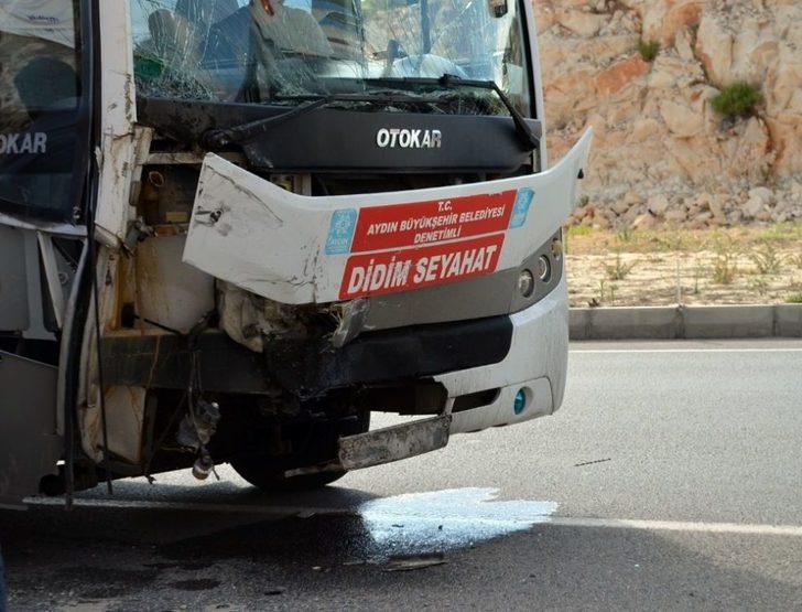 Dolmuş İle Otomobil Çarpıştı; 2’si Çocuk 9 Yaralı G1