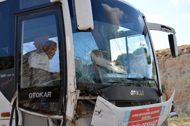 Dolmuş İle Otomobil Çarpıştı; 2’si Çocuk 9 Yaralı G2