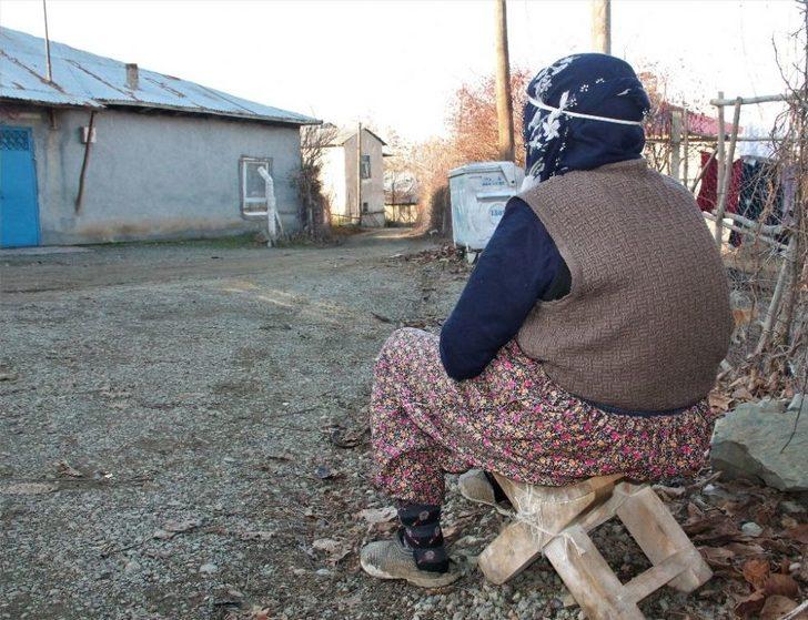 Güllü Nine, 1 Yıldır 67 Yıllık Hayat Arkadaşını Bekliyor G4