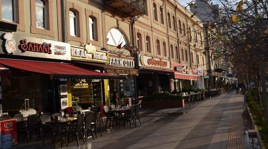 İki Lokanta Arasında Mesafe Ortalama 500 Metre Olması Gerekirken