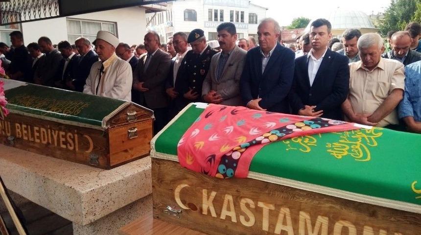 Kastamonu&rsquo;daki Kazada Hayatlarını Kaybedenler Toprağa Verildi