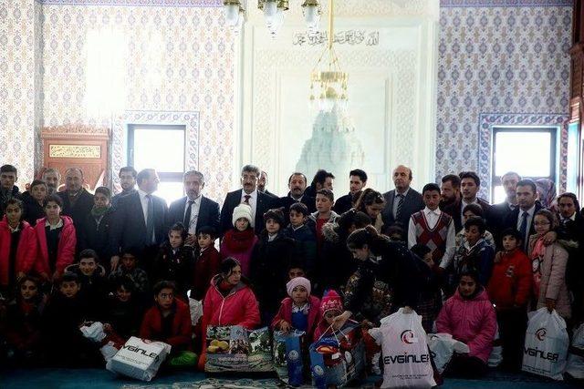 İş Adamlarından Ardahanlı Minik &Ouml;ğrencilere Hediye 2