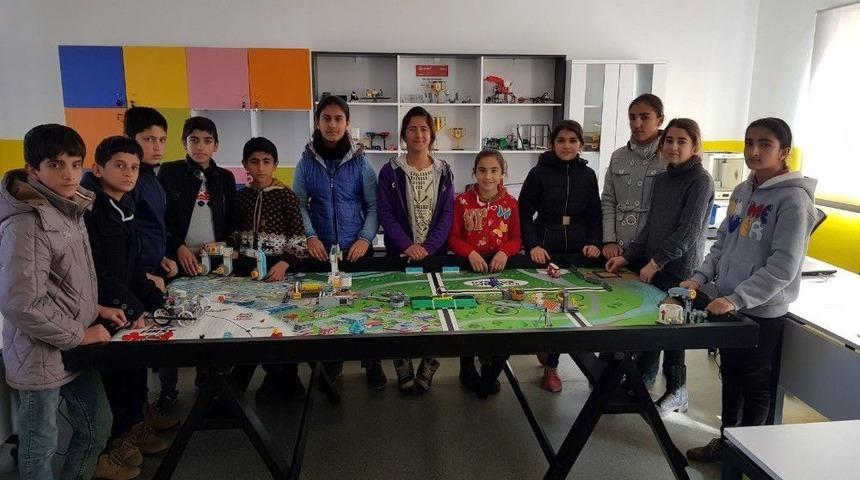 Midyat Polisi &Ouml;ğrencilere Tasarım Kodlama Kursu Verdi