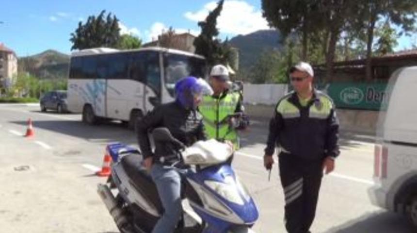 Isparta&rsquo;da Polis S&uuml;r&uuml;c&uuml;lere G&ouml;z A&ccedil;tırmadı