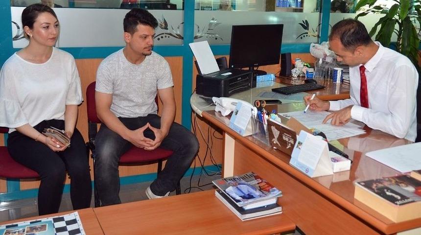 Nikahı İptal Edilen &Ccedil;ift Bu Kez Canlı Yayında Evlenecek