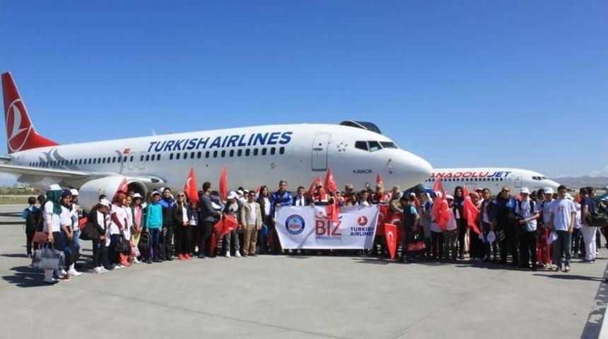 Vanlı &Ouml;ğrenciler İzmir&rsquo;e Uğurlandı