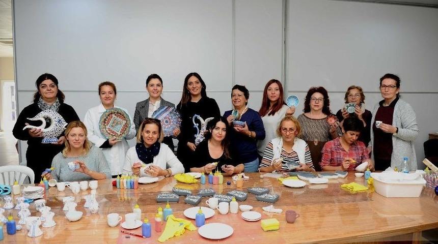 Karşıyakalı Kadınlar Hindistan’a Seramik Satıyor