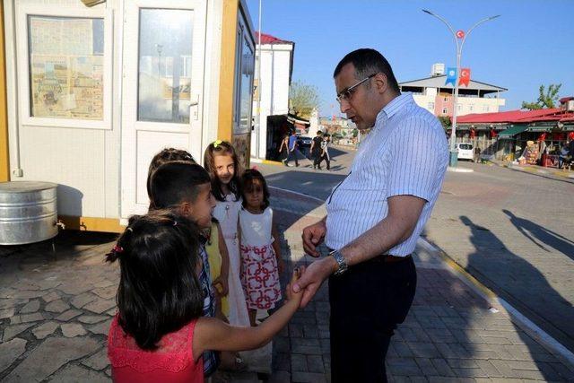 Başkan Çelik, Esnaf Ve Halkla Bayramlaştı