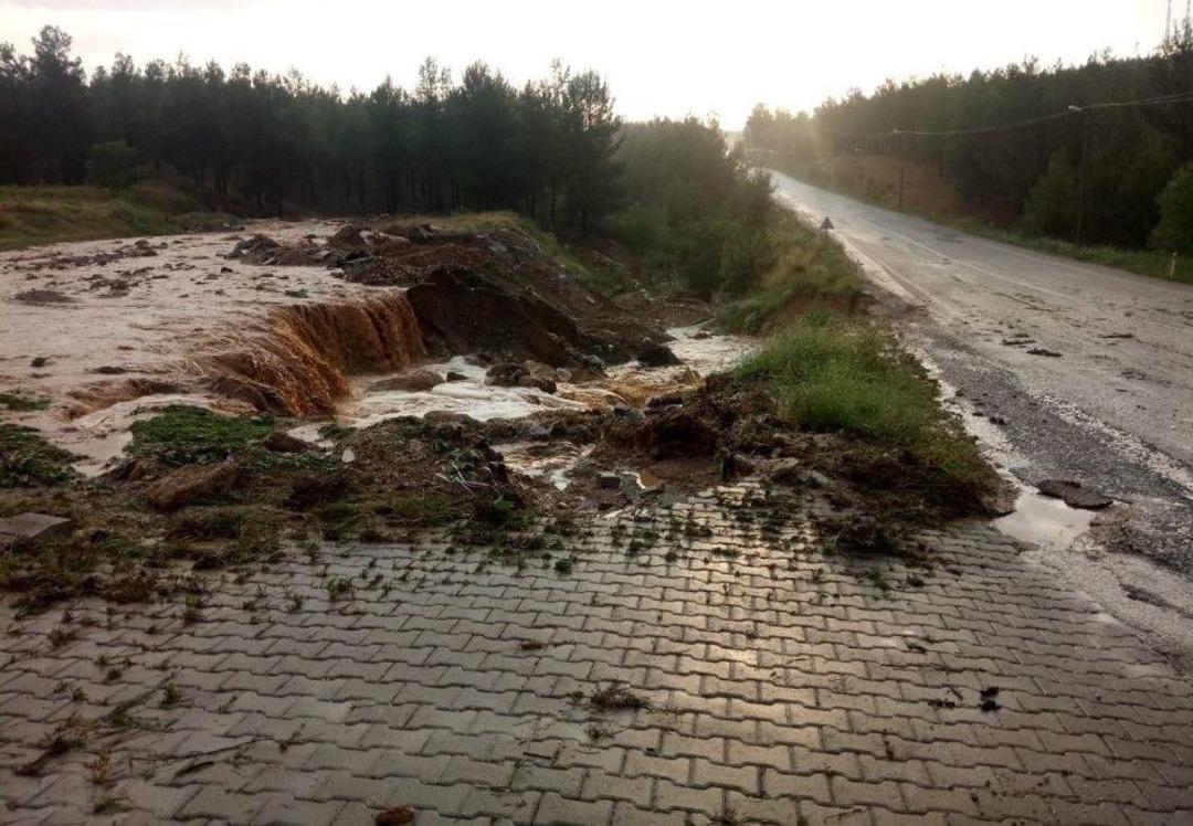 Denizli&rsquo;nin &Ccedil;al İl&ccedil;esi Sağanak Yağışa Teslim Oldu