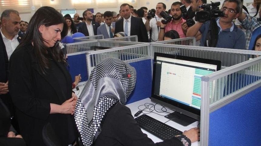 Bakan Sarıeroğlu: "işe Yerleştirme Hedefimiz 1 Milyon 250 Bindir"