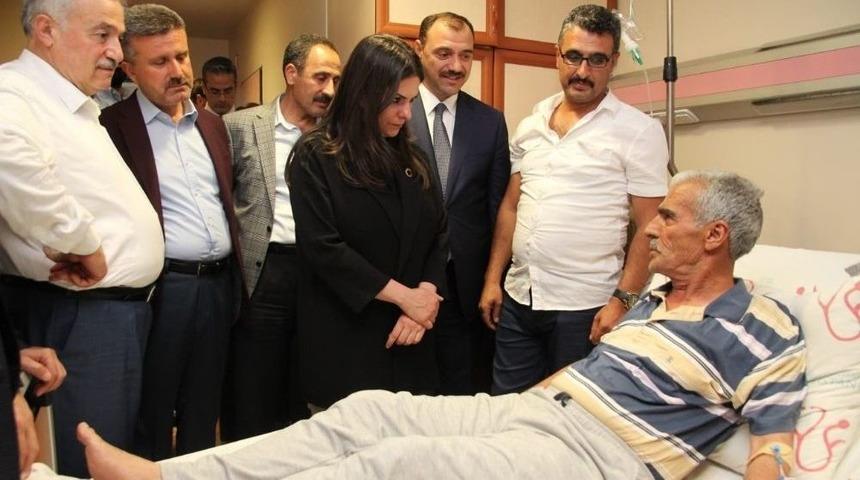 Bakan Sarıeroğlu, Kaza Ge&ccedil;iren Şehit Babasını Ziyaret Etti