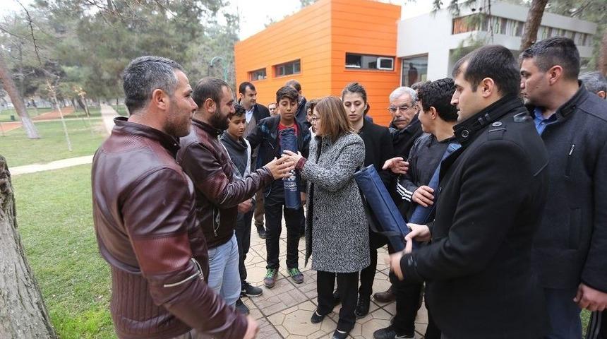 B&uuml;y&uuml;kşehir&rsquo;den D&uuml;ztepe &Ccedil;amlık Parkı&rsquo;na Kitap Cafe