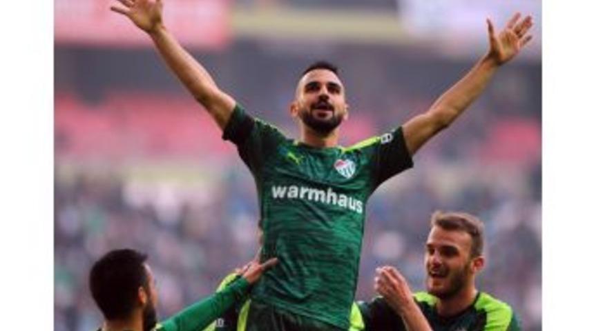 Trabzonspor, Aziz Behich İ&ccedil;in Nabız Yokluyor