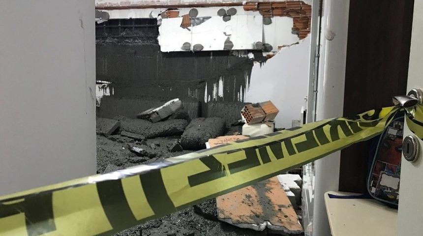 Eyüpsultan’da Bir İnşaatta Beton Dökümü Sırasında Yan Apartmanın Duvarı Çöktü