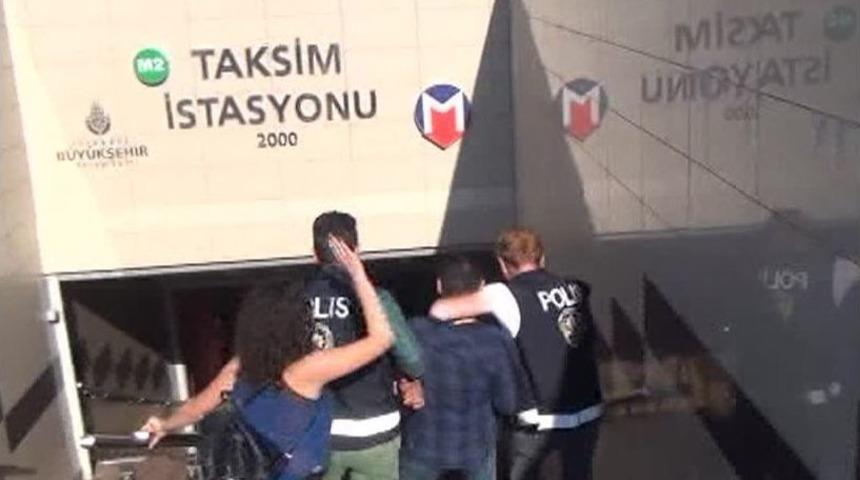 (&ouml;zeel) Taksim Metrosunda Tacizcisine Tokat Attı
