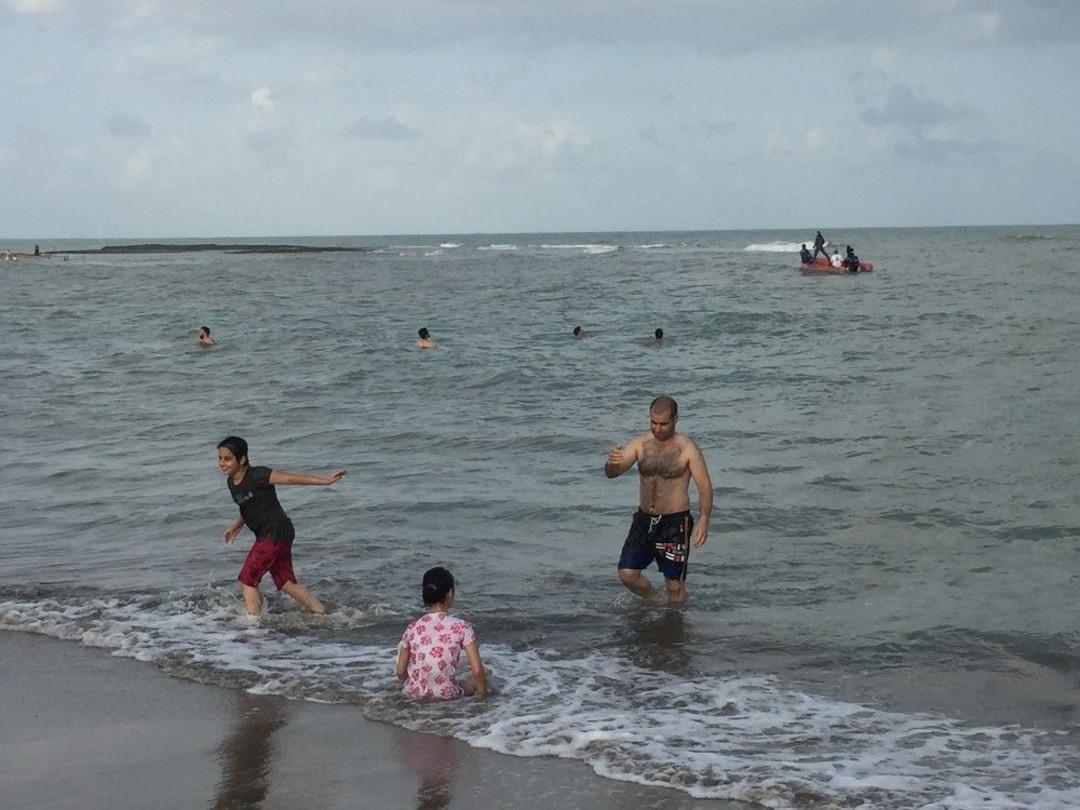 Polis Denizde Kayıp &Ccedil;ocuğu Aradı, Vatandaş Y&uuml;zmeye Devam Etti