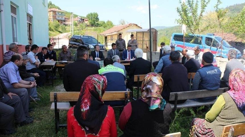 Kaymakam Yelek K&ouml;yl&uuml;leri Dinledi