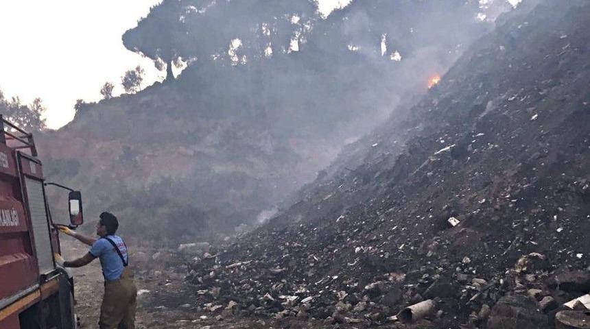 Ormanlık Alan Kurtarıldı, &Ccedil;&ouml;pl&uuml;k İ&ccedil;in İ&ccedil;in Yanmaya Devam Ediyor