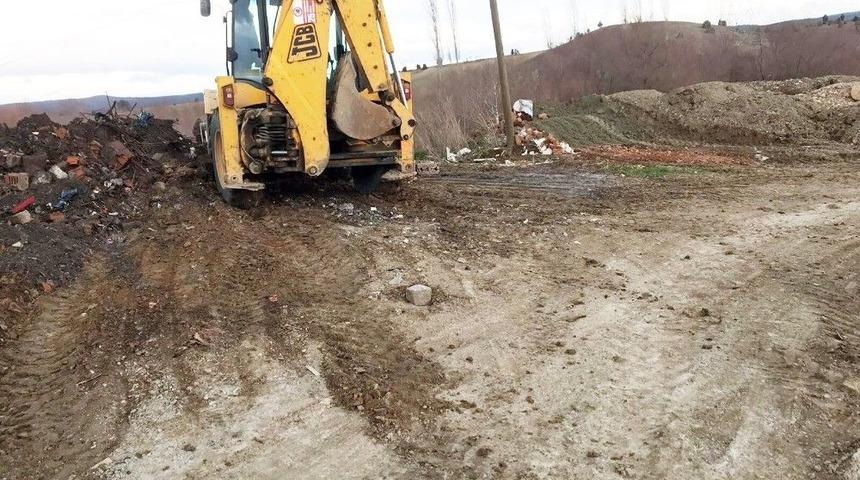 Koca &Ccedil;ay Kenarındaki Kirlilik Ortadan Kaldırıldı