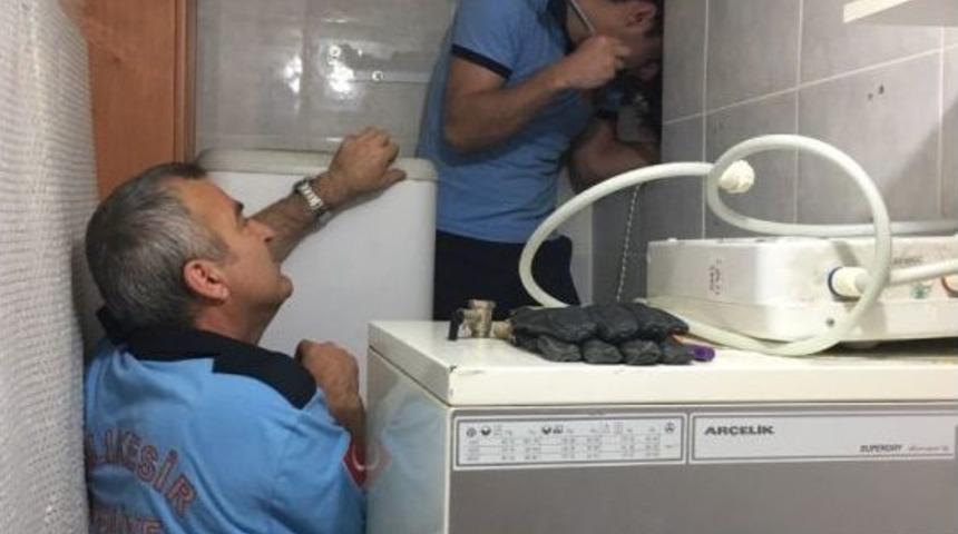 Havalandırma Boşluğuna D&uuml;şen Yavru Kedi Kurtarıldı