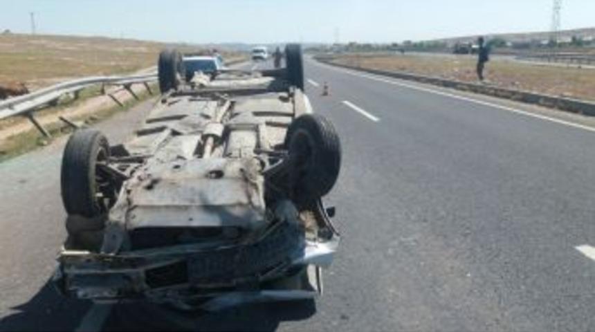 Şanlıurfa&rsquo;da Otomobil Devrildi: 2 Yaralı