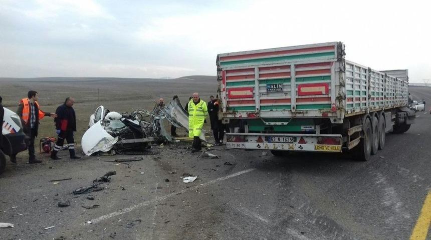 Ağrı&rsquo;da Feci Kaza: 1&rsquo;i Bebek 4 &Ouml;l&uuml;, 1 Yaralı