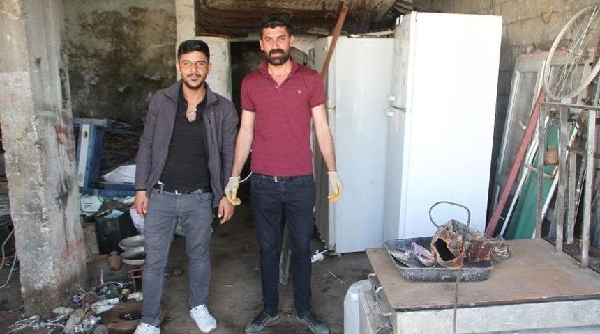 Hurda Malzemelerden Ekmeklerini Çıkarıyorlar